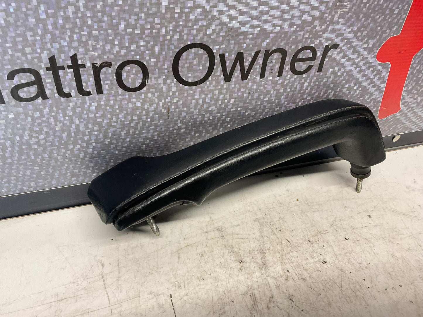 Driver Interior Door Handle Left Leather  443867171  C3