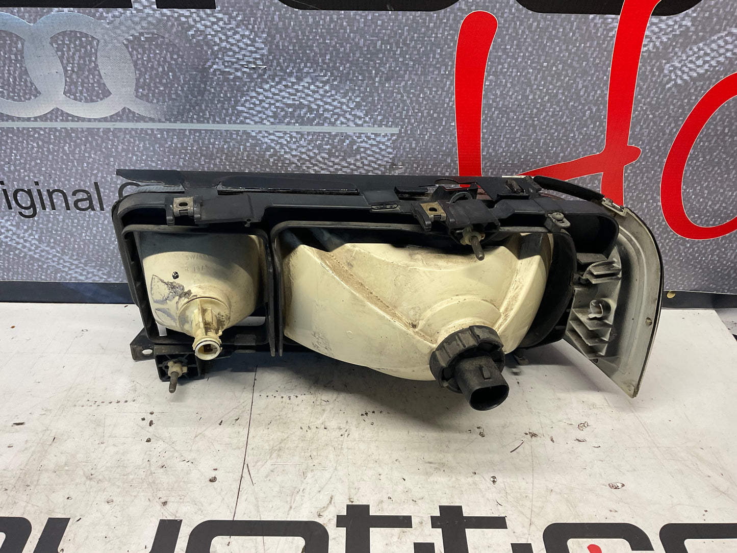 Passenger Headlight Right Complete  447941030C  C3