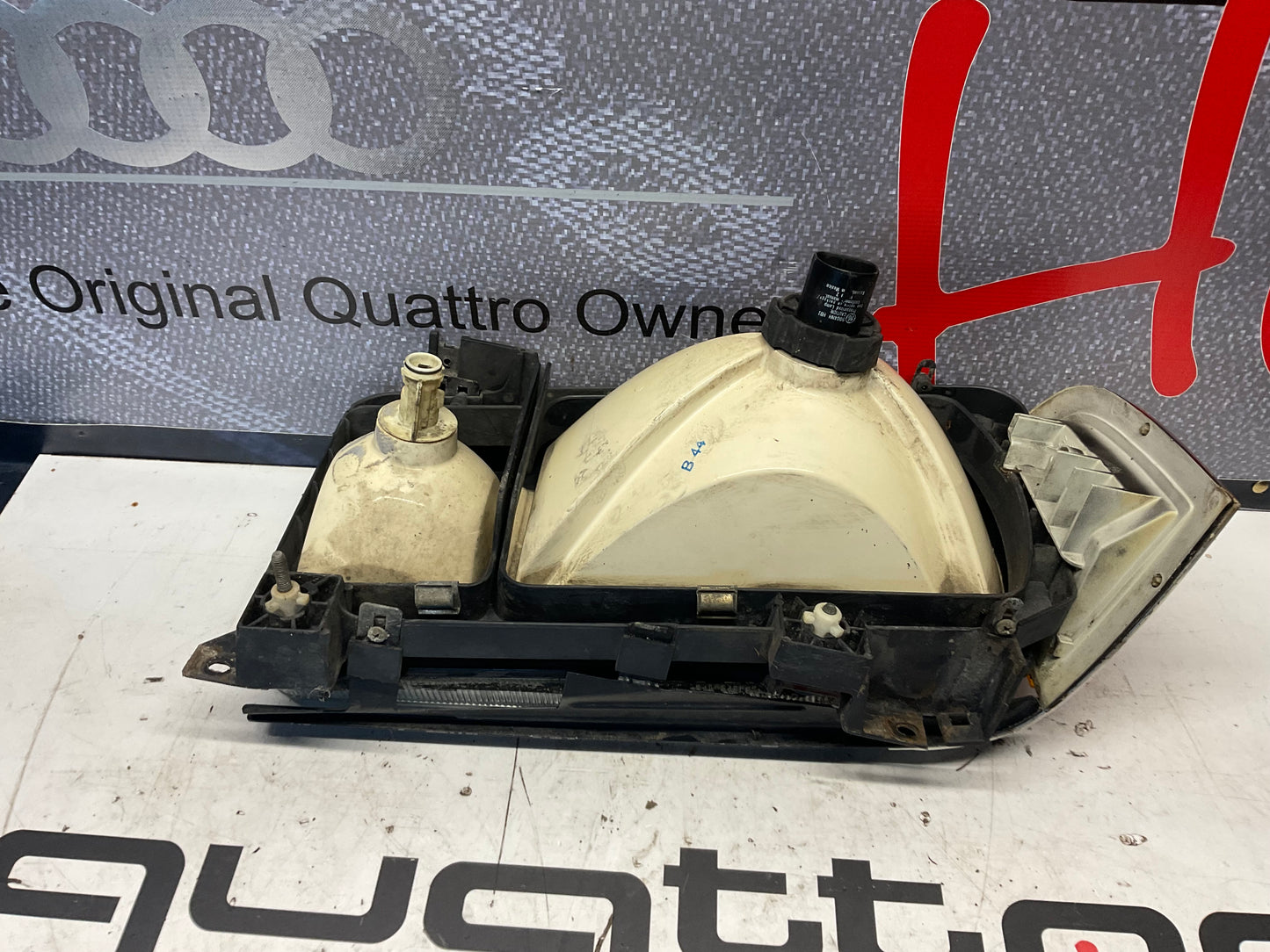 Passenger Headlight Right Complete  447941030C  C3