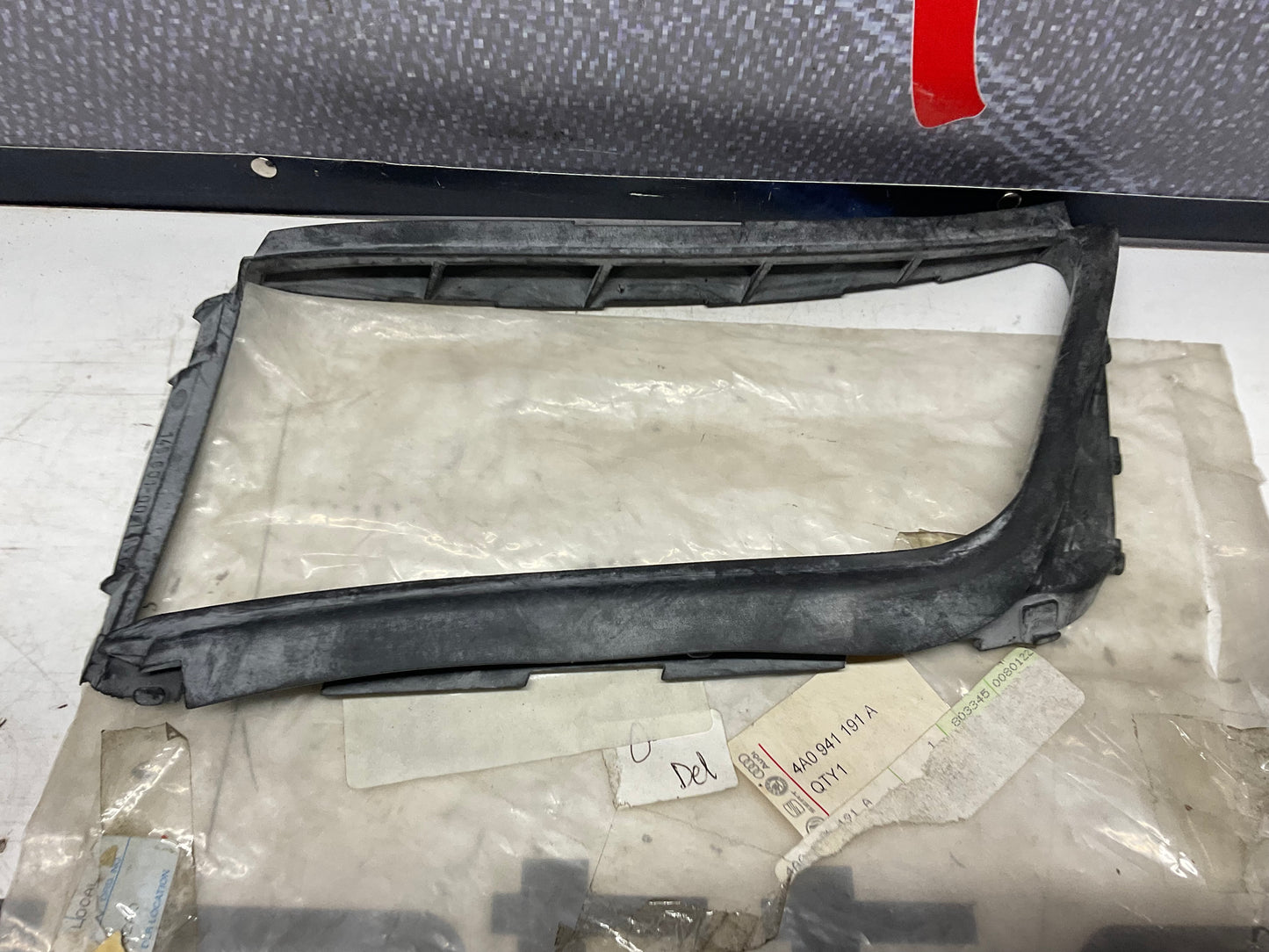 Driver Headlight Seal Left 4A0941191A  C4