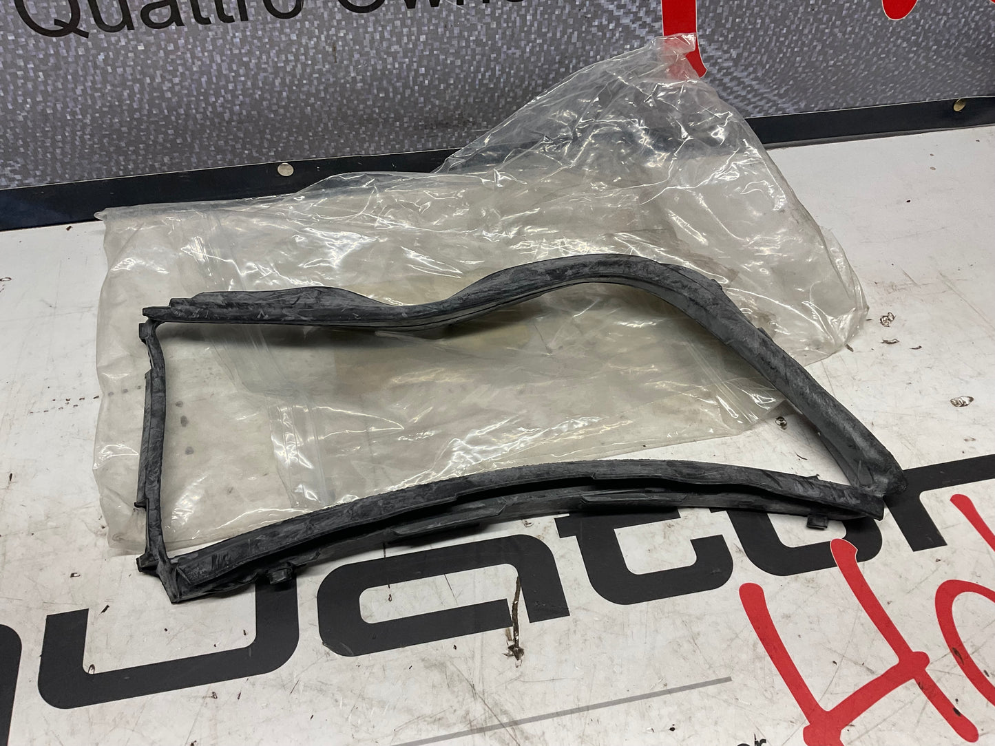 Passenger Headlight Seal Right 4A0941192A  C4