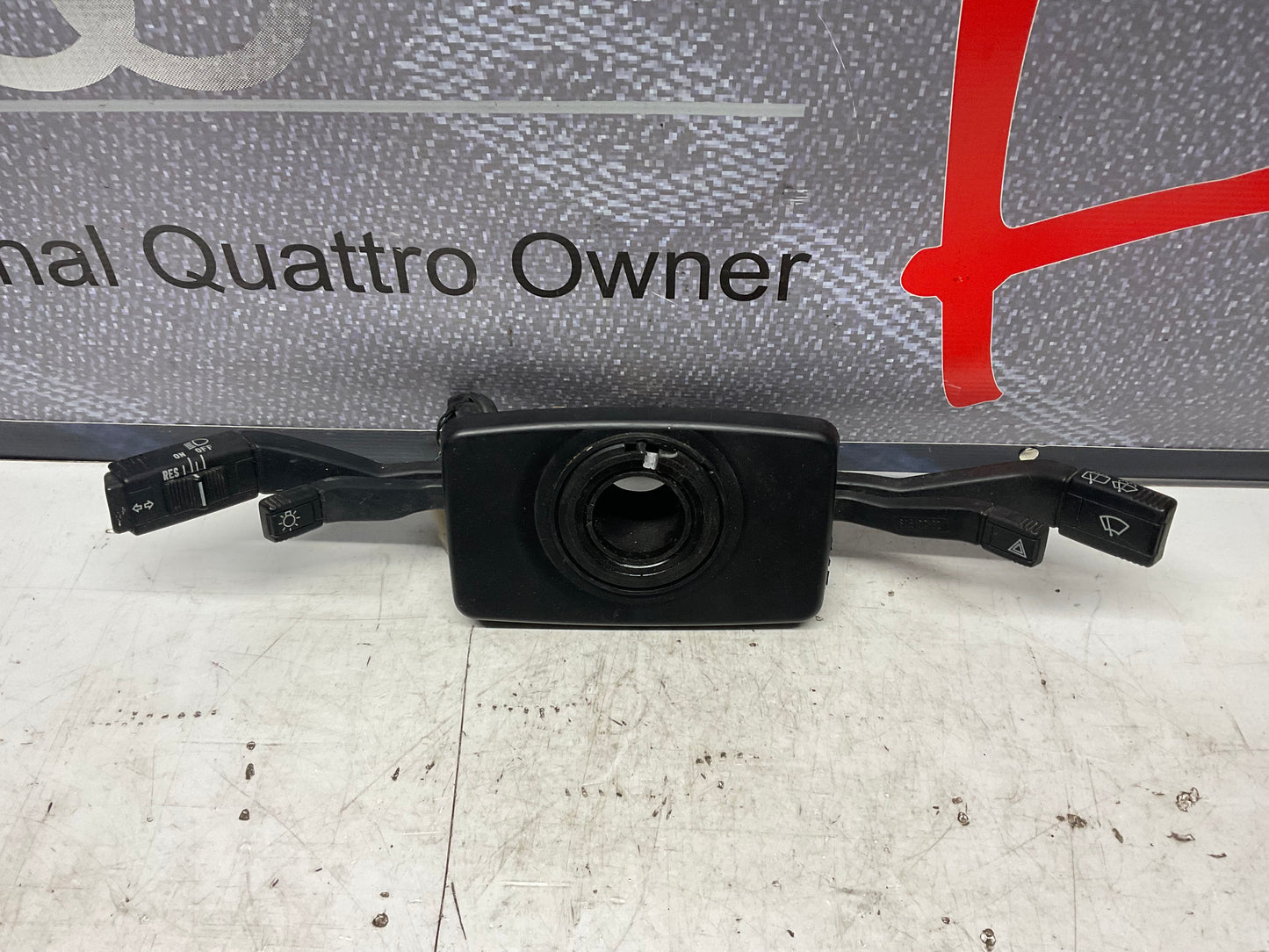 Wiper/Headlight/Turn Signal/Hazard Control  443953513  C3