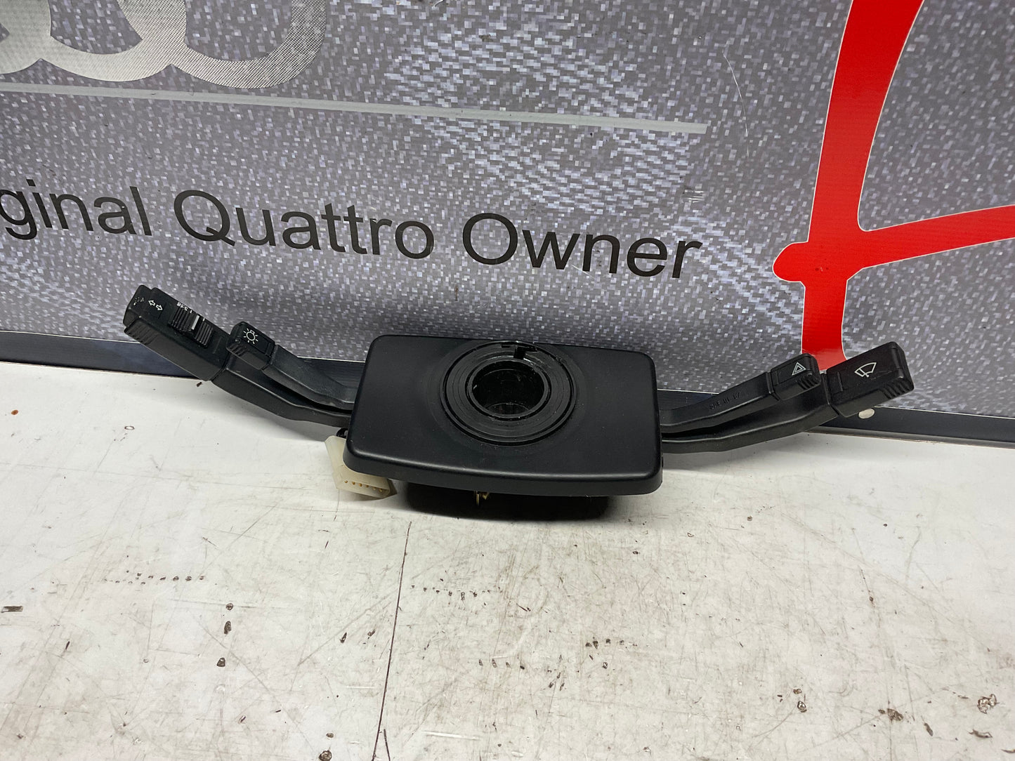 Wiper/Headlight/Turn Signal/Hazard Control  443953513  C3