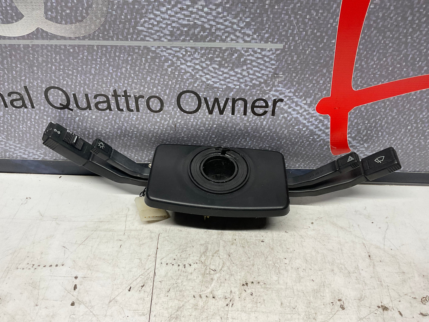 Wiper/Headlight/Turn Signal/Hazard Control  443953513  C3