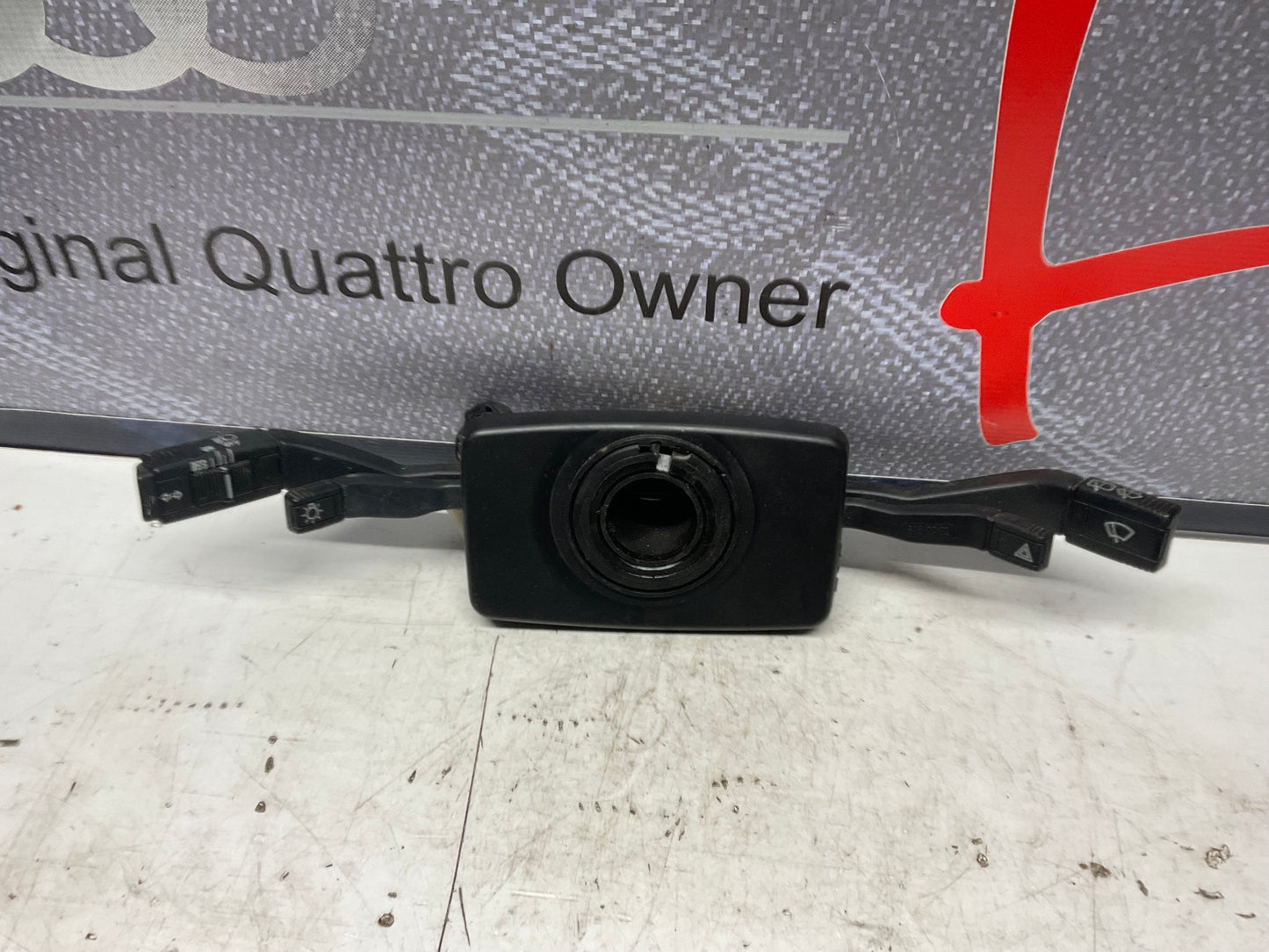 Wiper/Headlight/Turn Signal/Hazard Control  443953513  C3