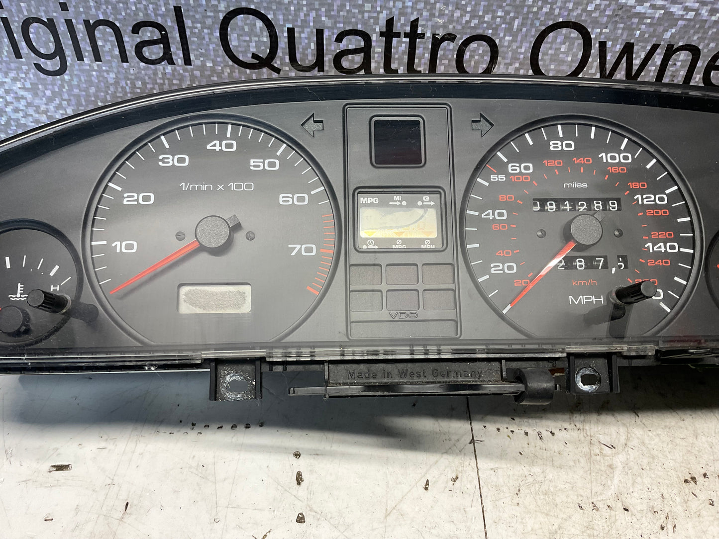 Speedometer / Gauge Cluster 447919035G  C3  147K