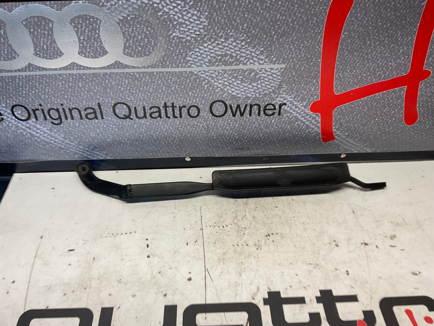 Passenger Windshield Wiper Arm Right 443955408 C3