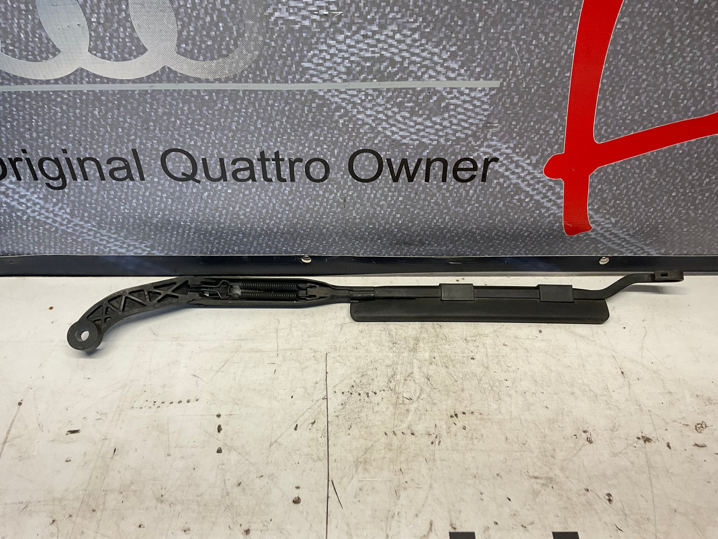 Passenger Windshield Wiper Arm Right 443955408 C3