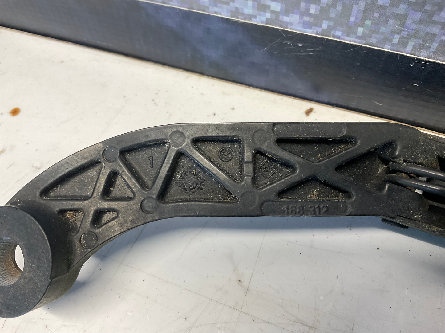 Passenger Windshield Wiper Arm Right 443955408 C3