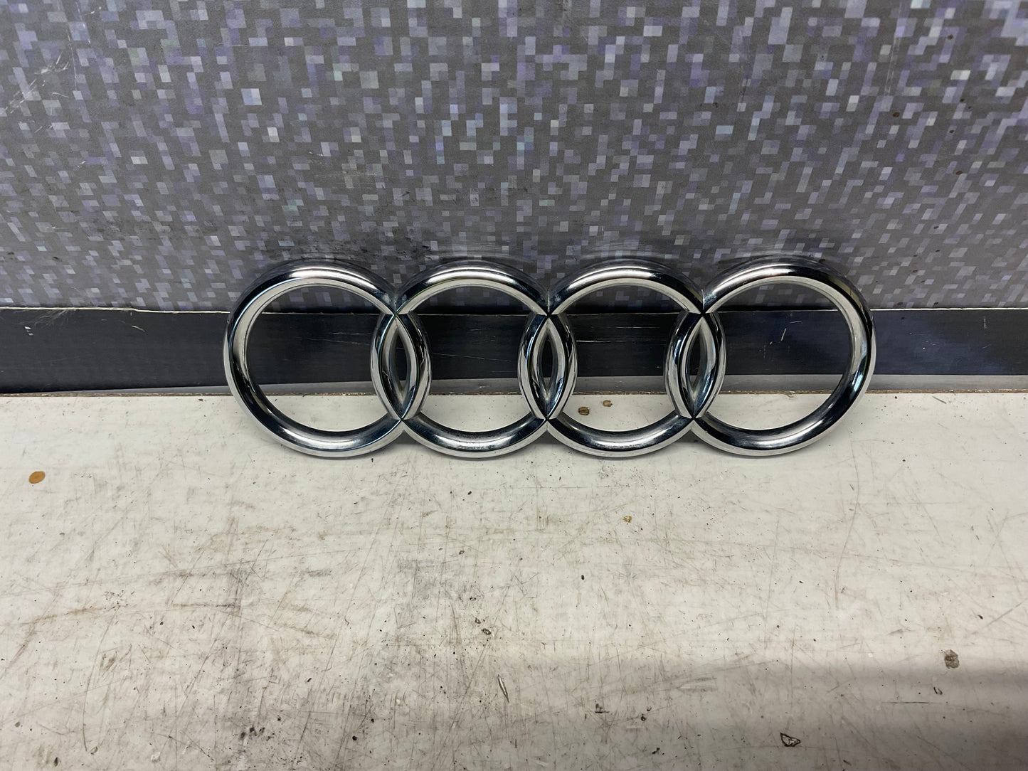 Trunk Lid Badge 8238537422ZZ  C3