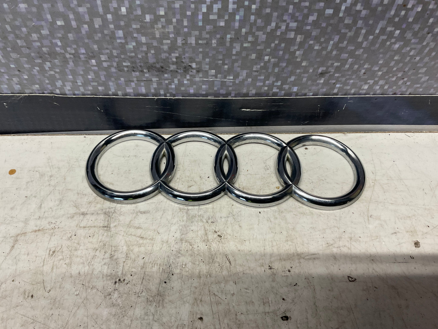 Trunk Lid Badge 8238537422ZZ  C3