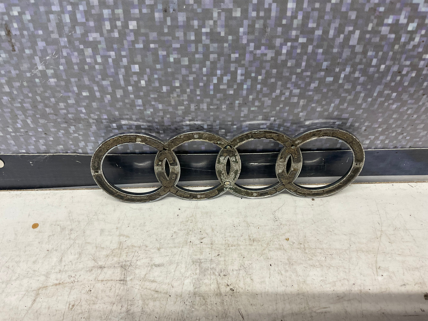 Trunk Lid Badge 8238537422ZZ  C3