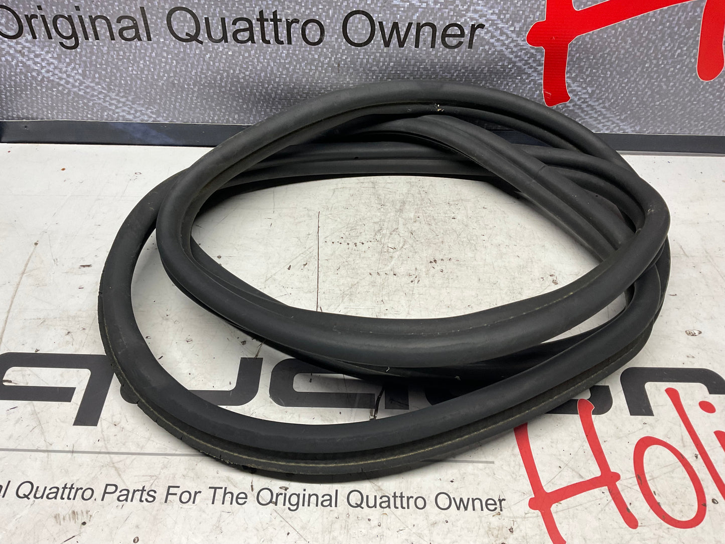 Trunk Rubber Seal  4B5827705N  C5  RS6