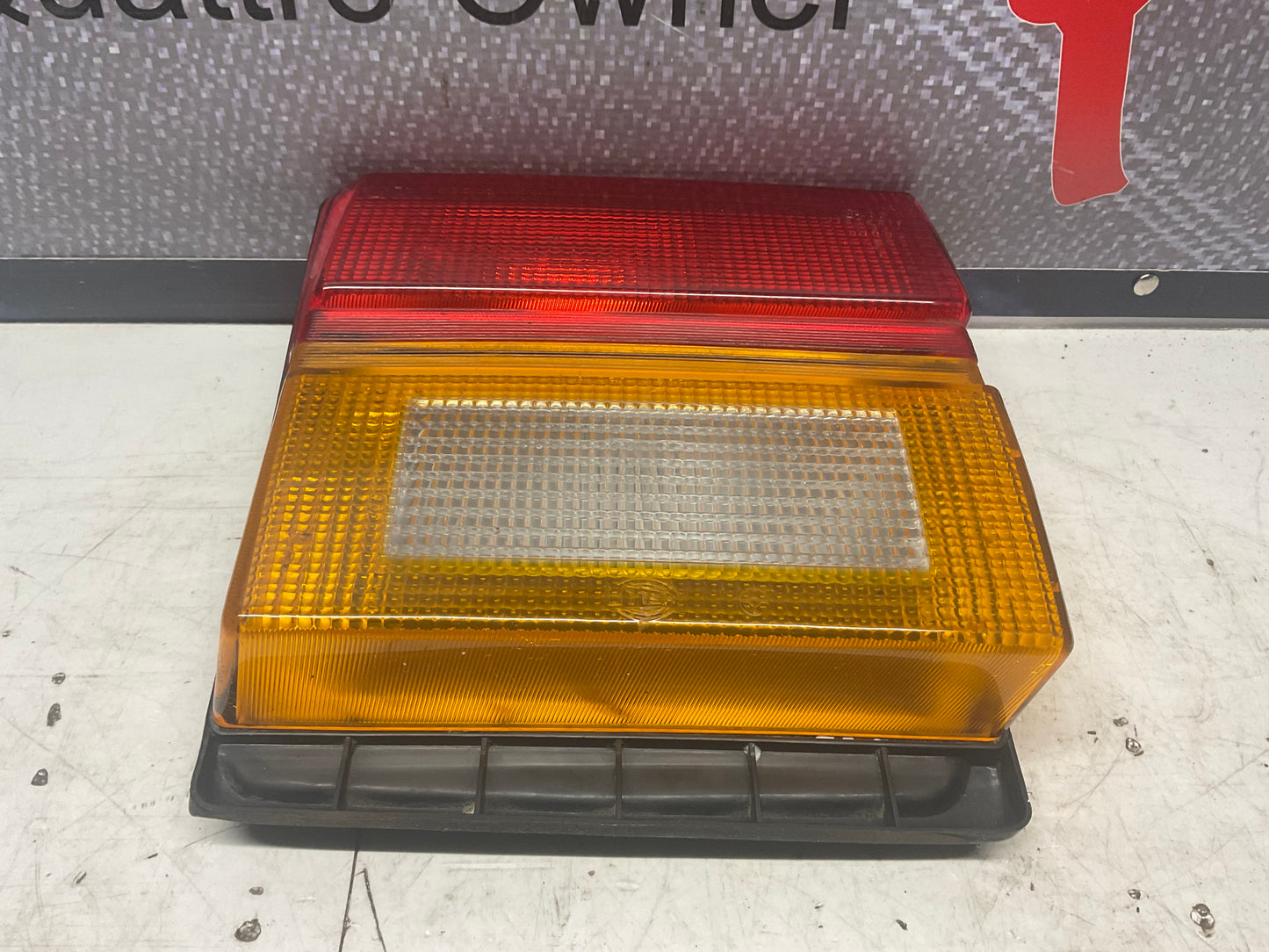 Driver Center Taillight Left 443945225A  C3