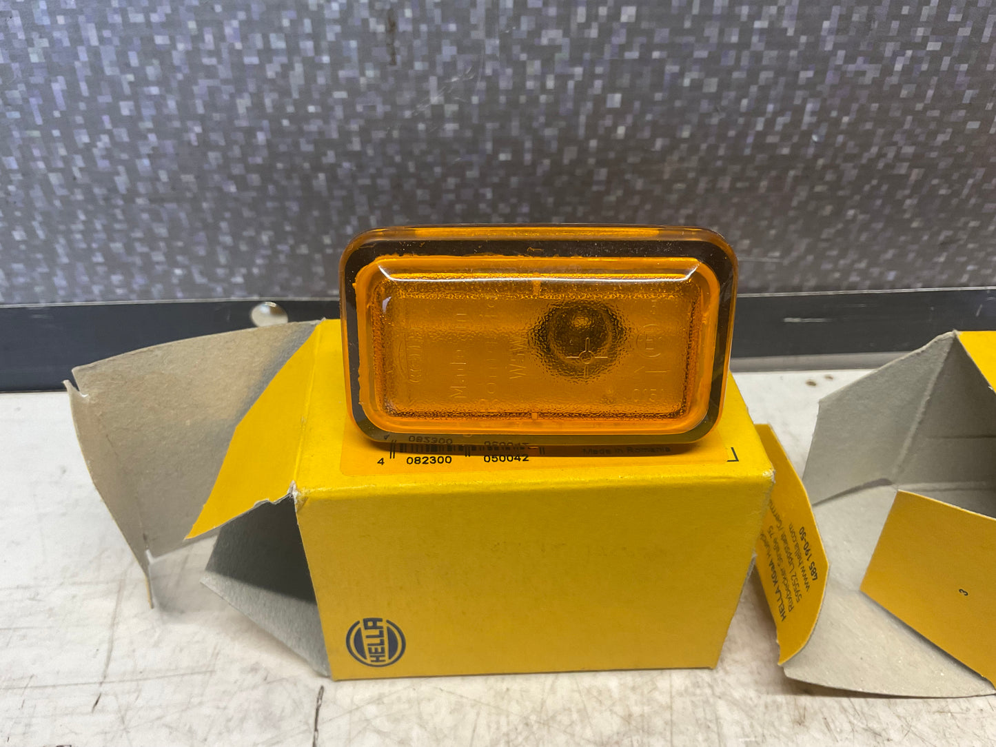 Front Fender Side Marker Lens Pair 443953049 443953050  C3  D1  NEW