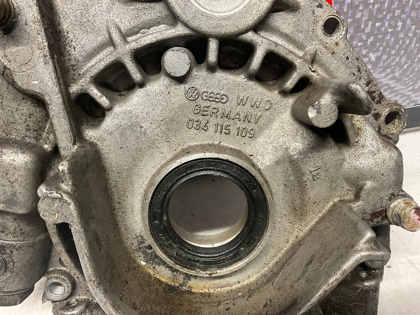Engine Oil Pump 034115109  5 cylinder 10V