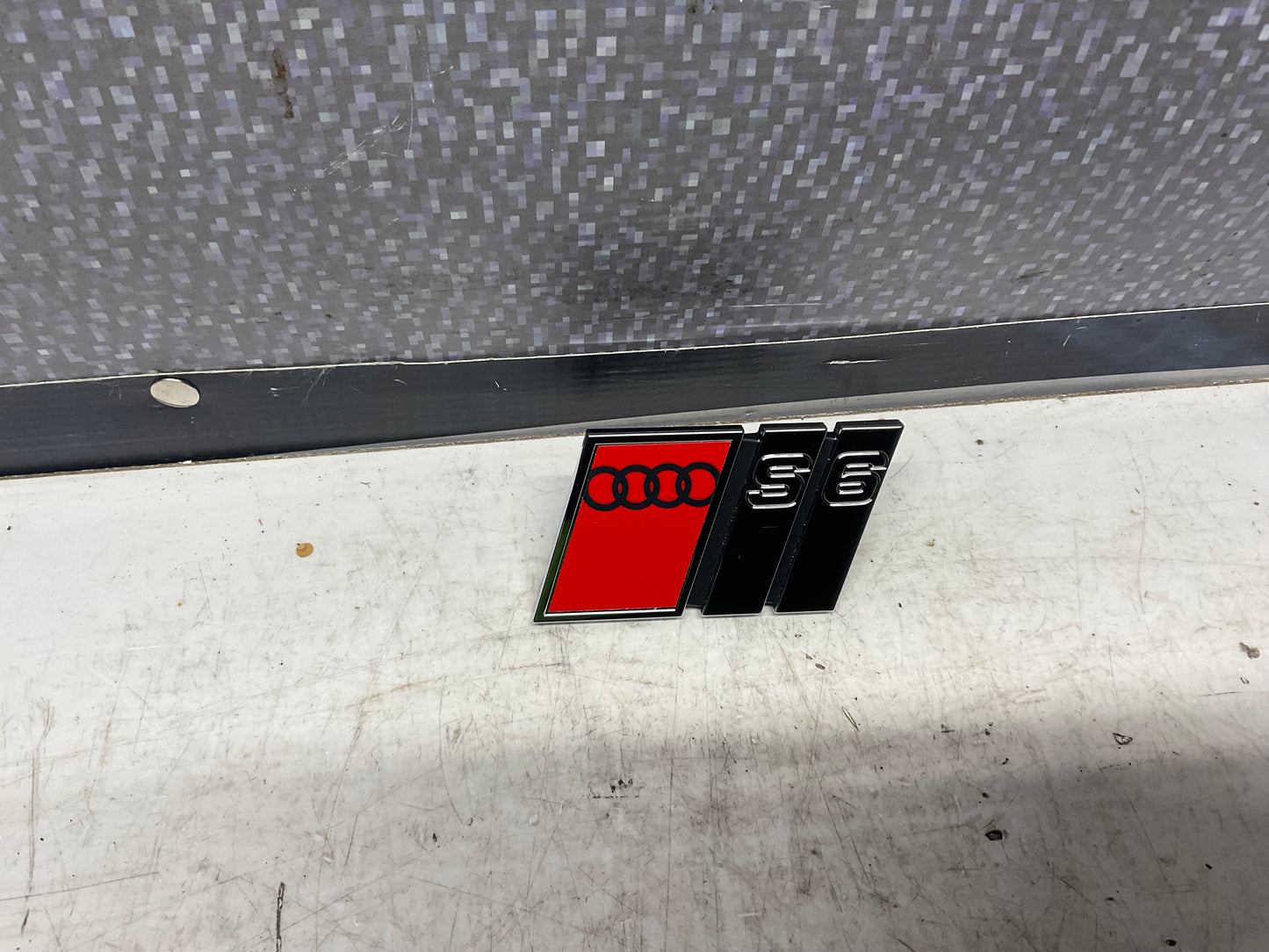 S6 Front Grill Badge NOS  4A5853736C  C4