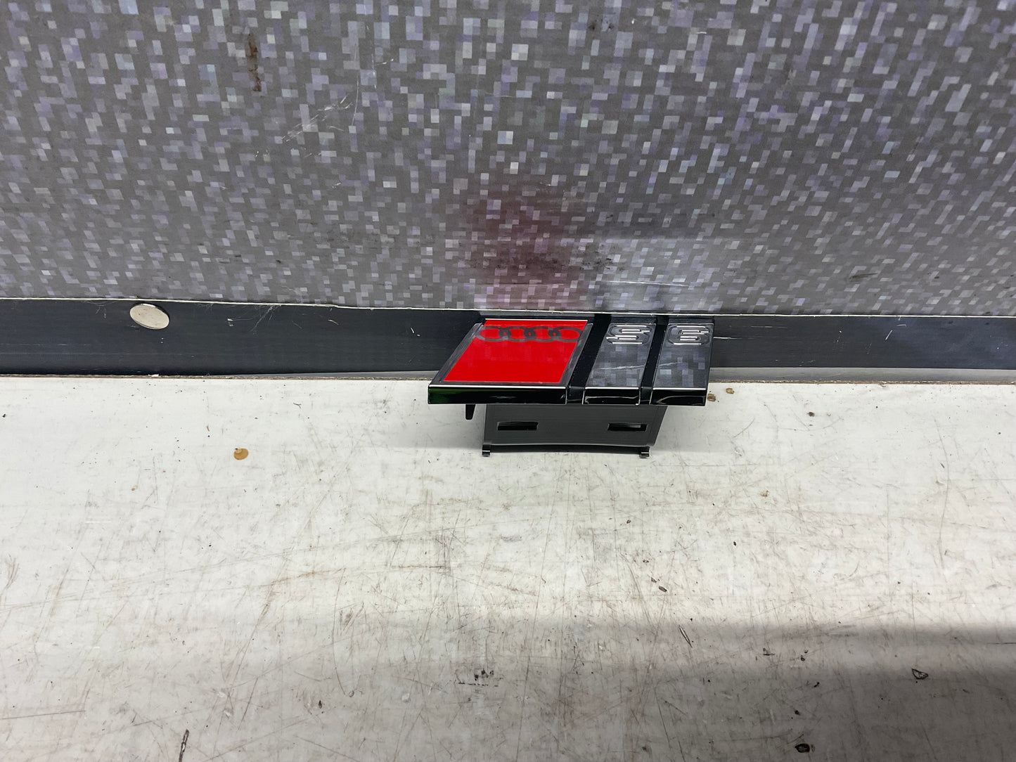 S6 Front Grill Badge NOS  4A5853736C  C4