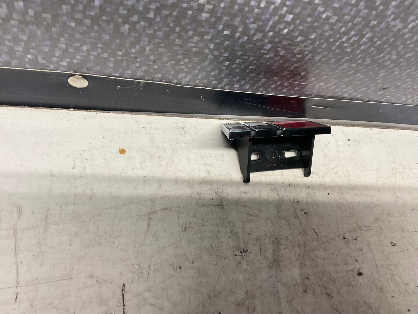 S6 Front Grill Badge NOS  4A5853736C  C4