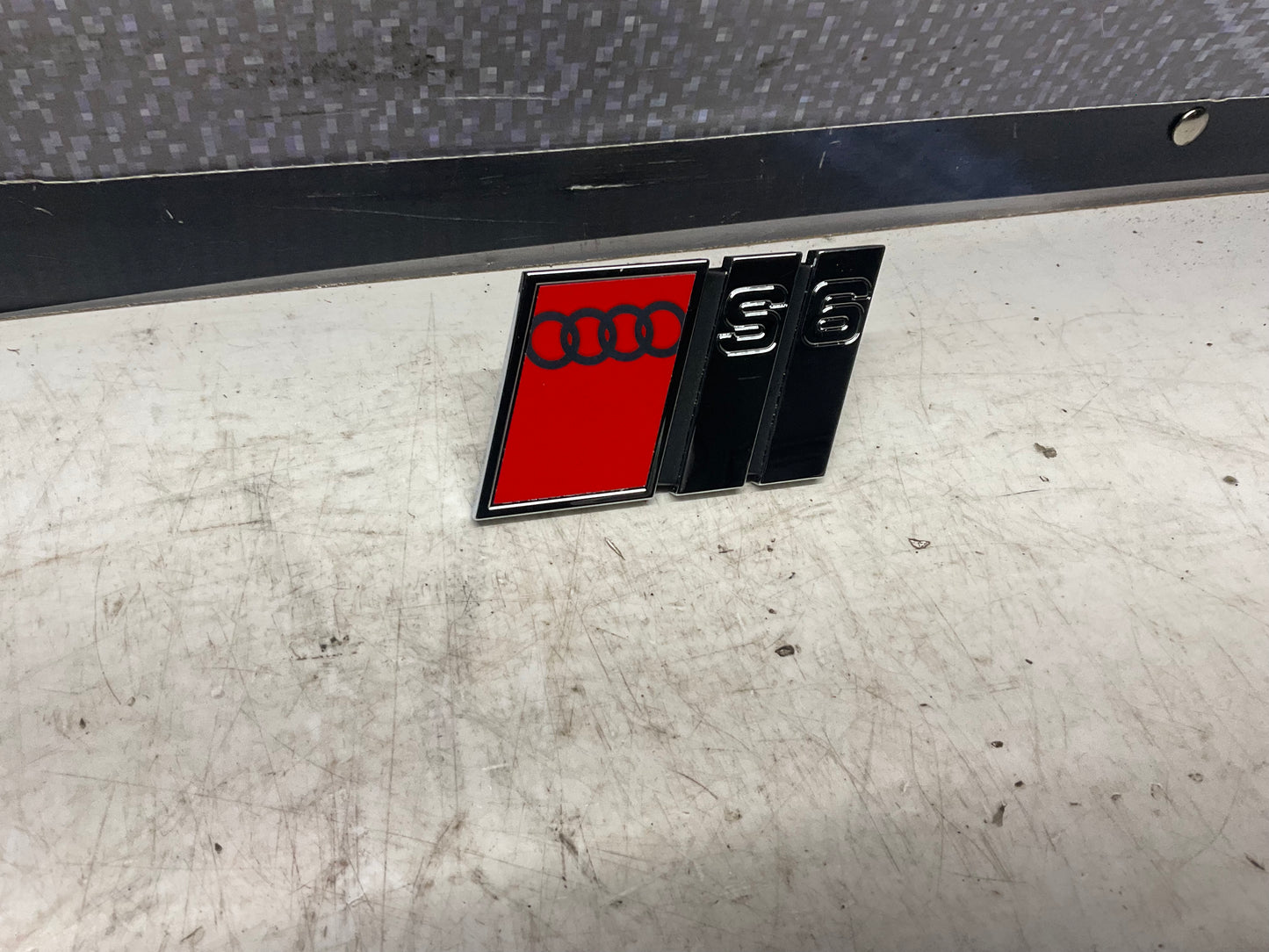 S6 Front Grill Badge NOS  4A5853736C  C4