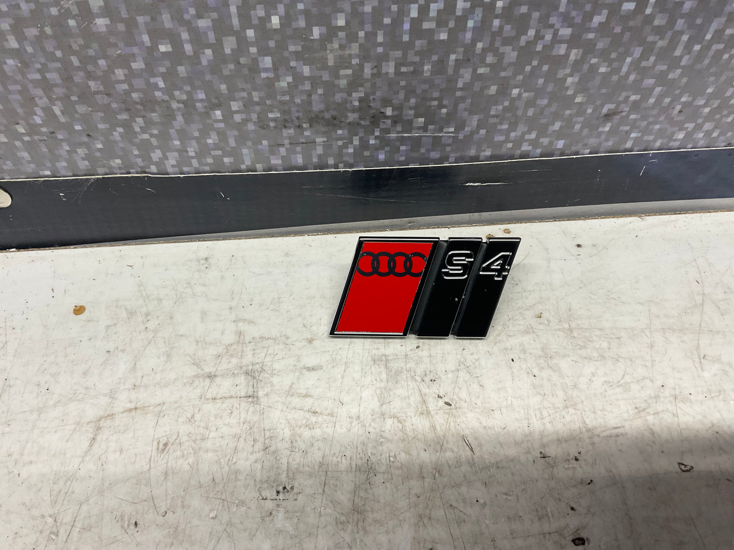 Front Grill S4 Badge NOS  8D0853736C B5