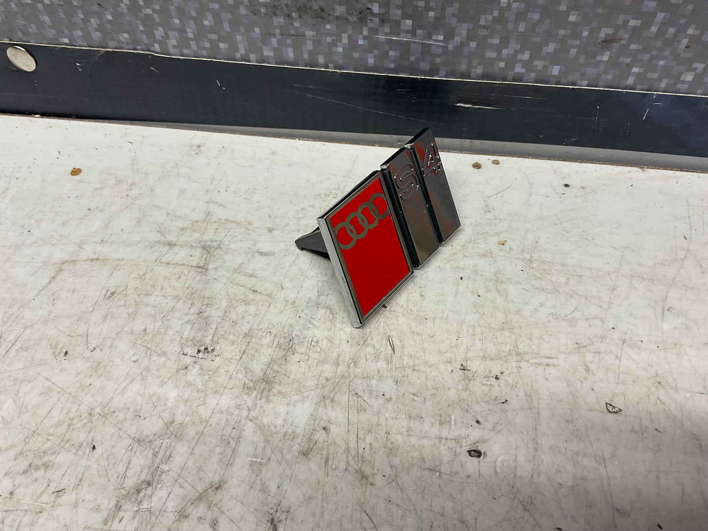Front Grill S4 Badge NOS  8D0853736C B5