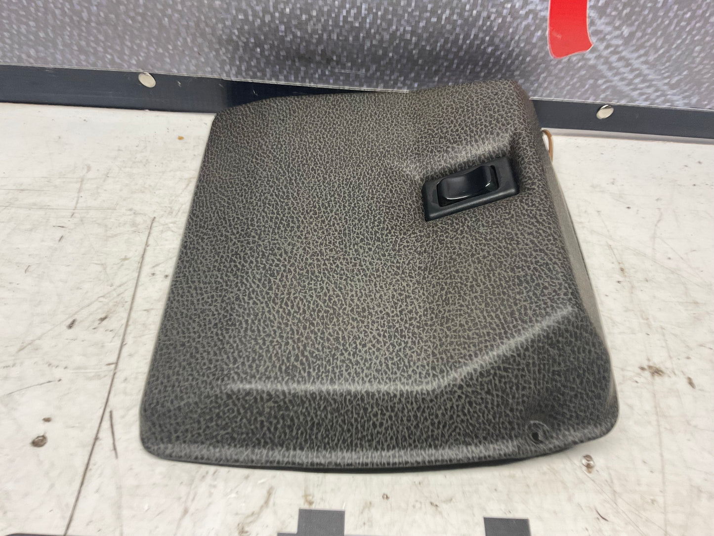 Sunroof Motor Control Cover  811877829  B2  4000