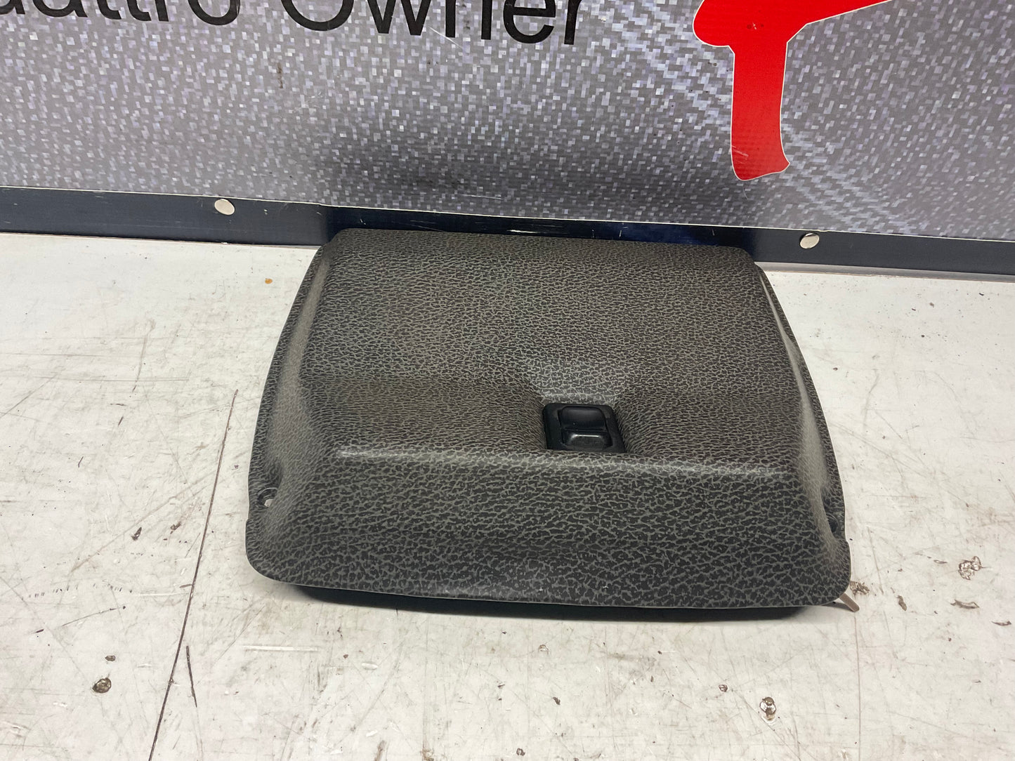 Sunroof Motor Control Cover  811877829  B2  4000