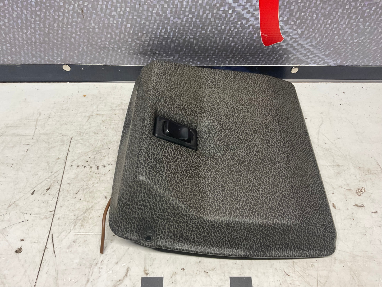 Sunroof Motor Control Cover  811877829  B2  4000