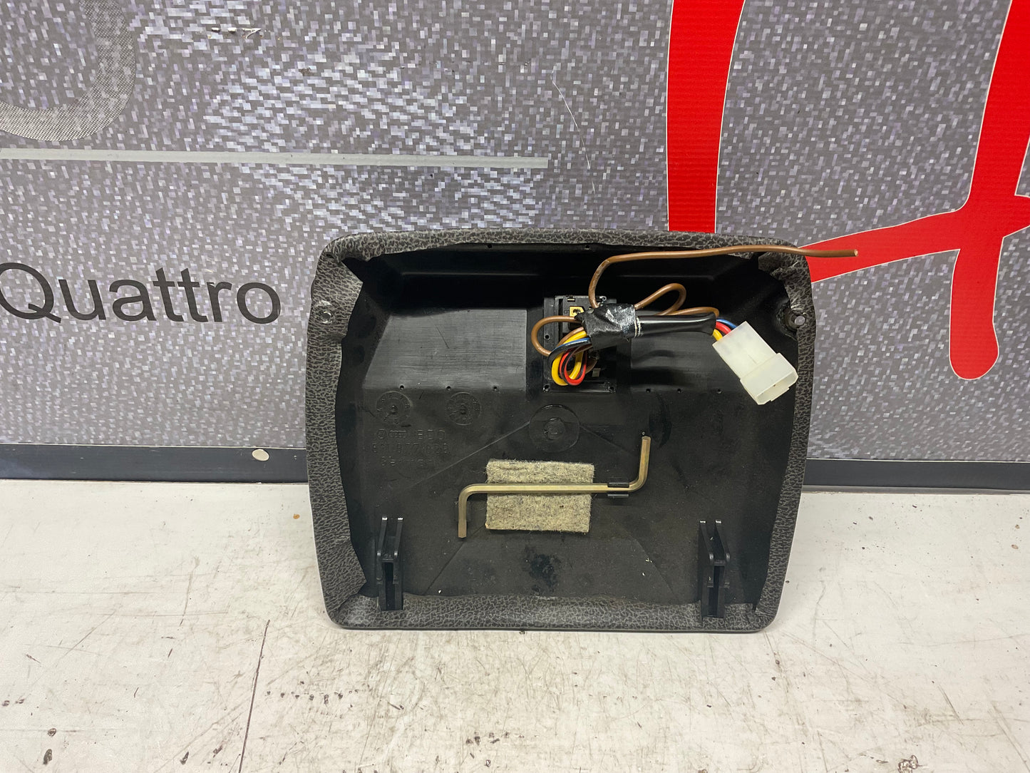 Sunroof Motor Control Cover  811877829  B2  4000