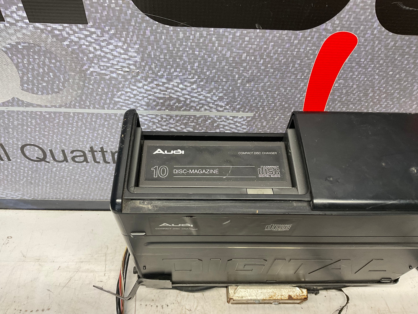 10 Disk Trunk CD Changer 4A0035239  C4