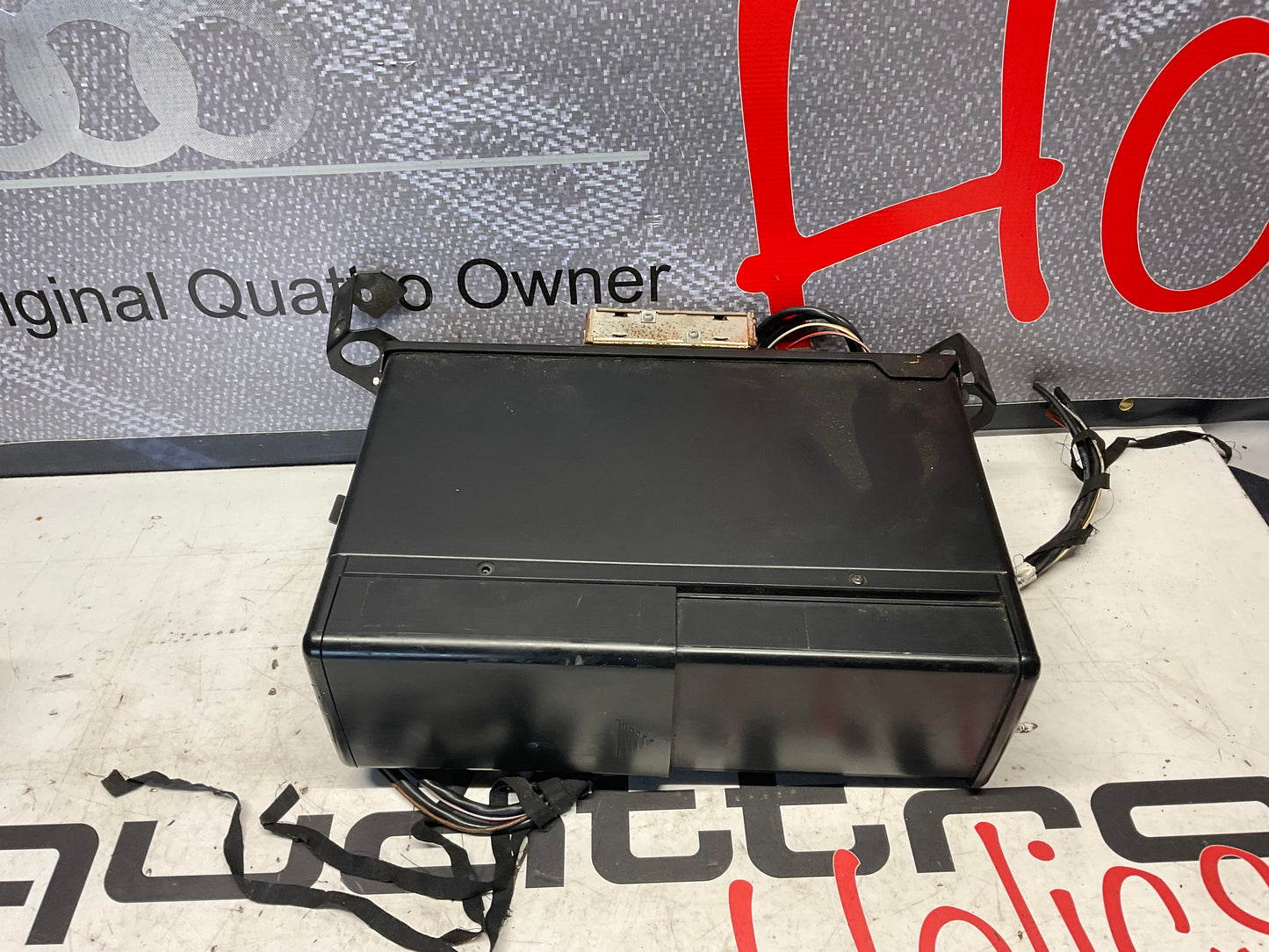 10 Disk Trunk CD Changer 4A0035239  C4