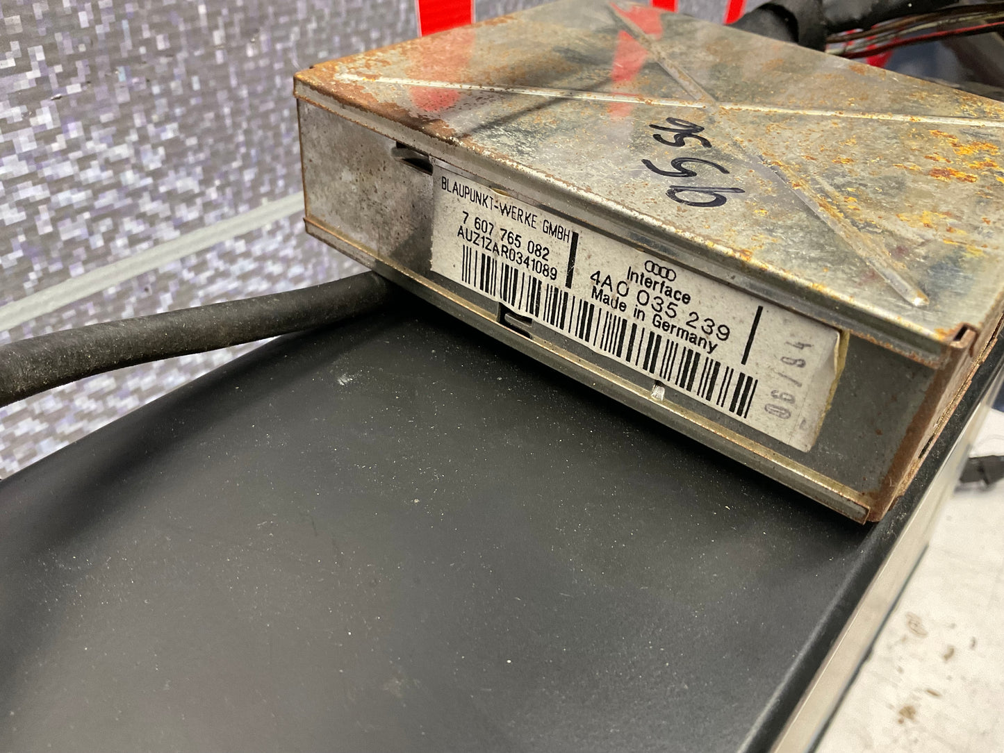 10 Disk Trunk CD Changer 4A0035239  C4