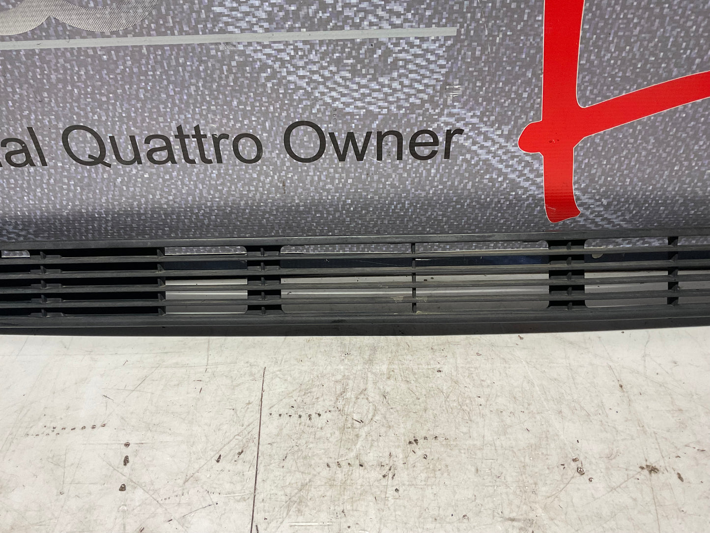 Front Valance Center Lower Grill 855853667  5 Cylinder  B2