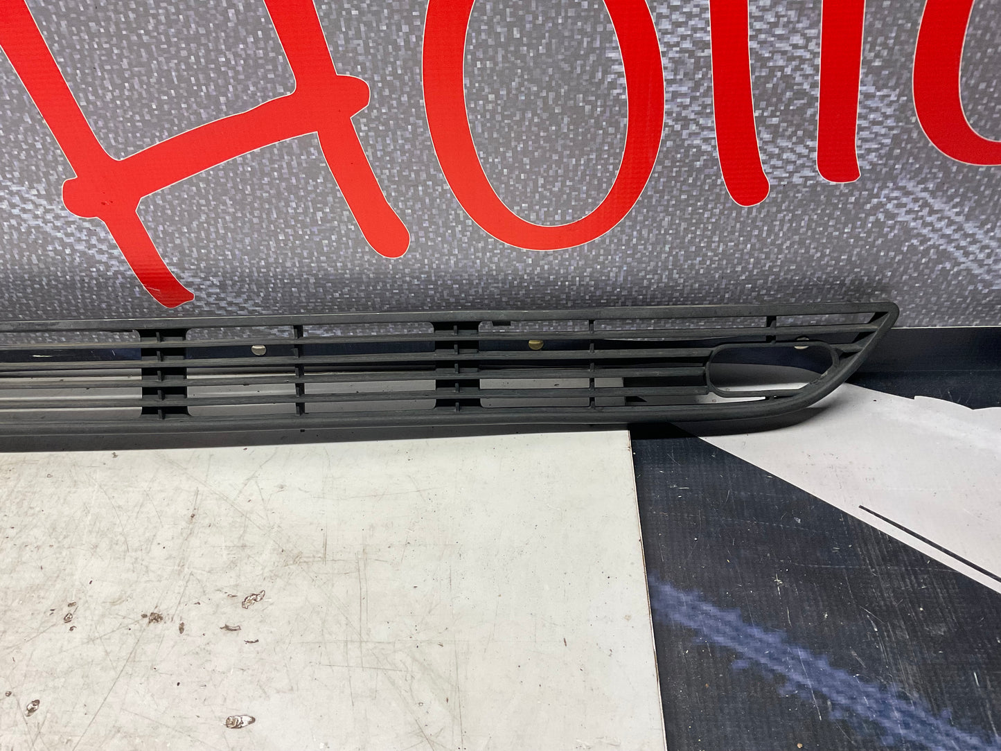 Front Valance Center Lower Grill 855853667  5 Cylinder  B2