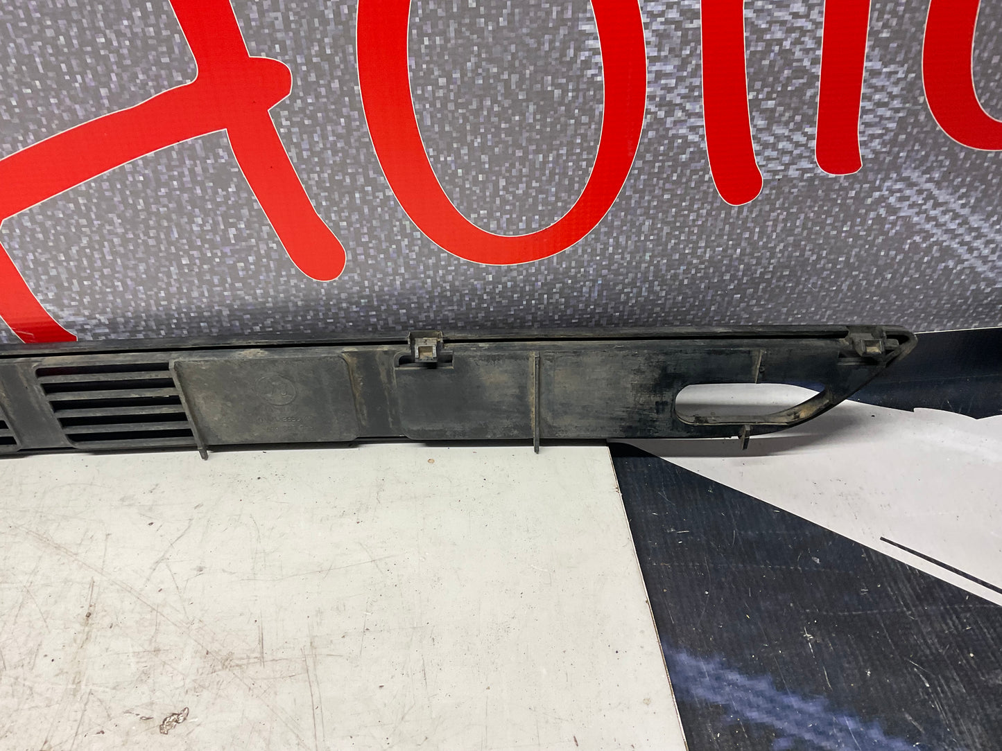 Front Valance Center Lower Grill 855853667  5 Cylinder  B2