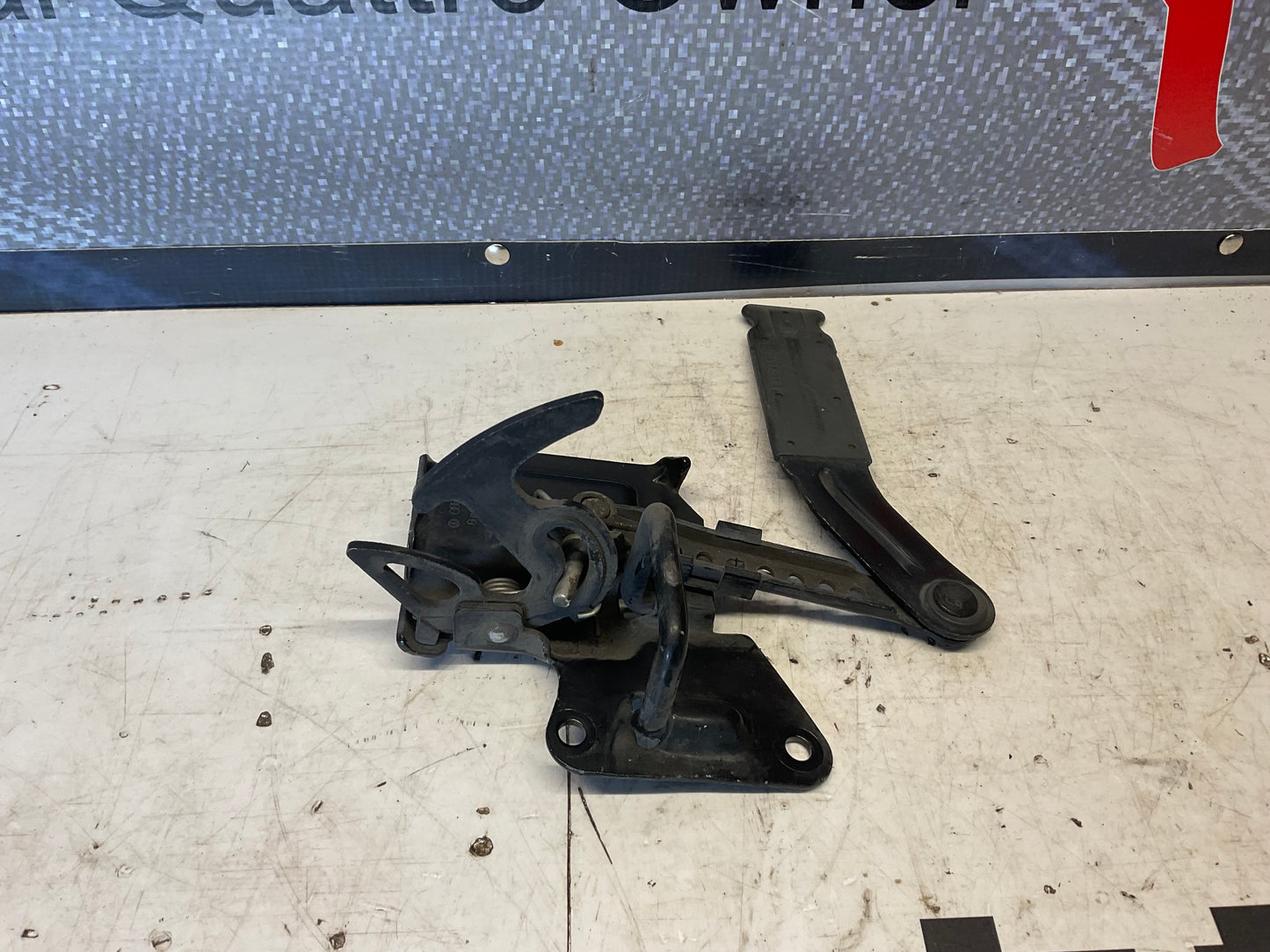 Hood Catch Hook Latch 4B3823480E  C5 A6 S6 RS6