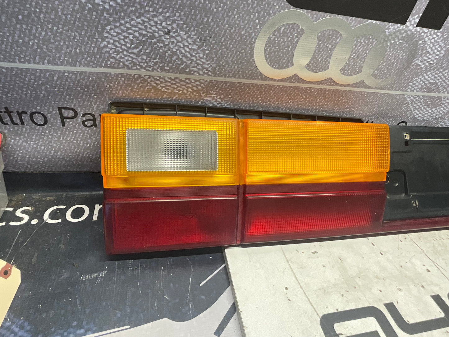 Rear Center Light Panel 447945695D C3