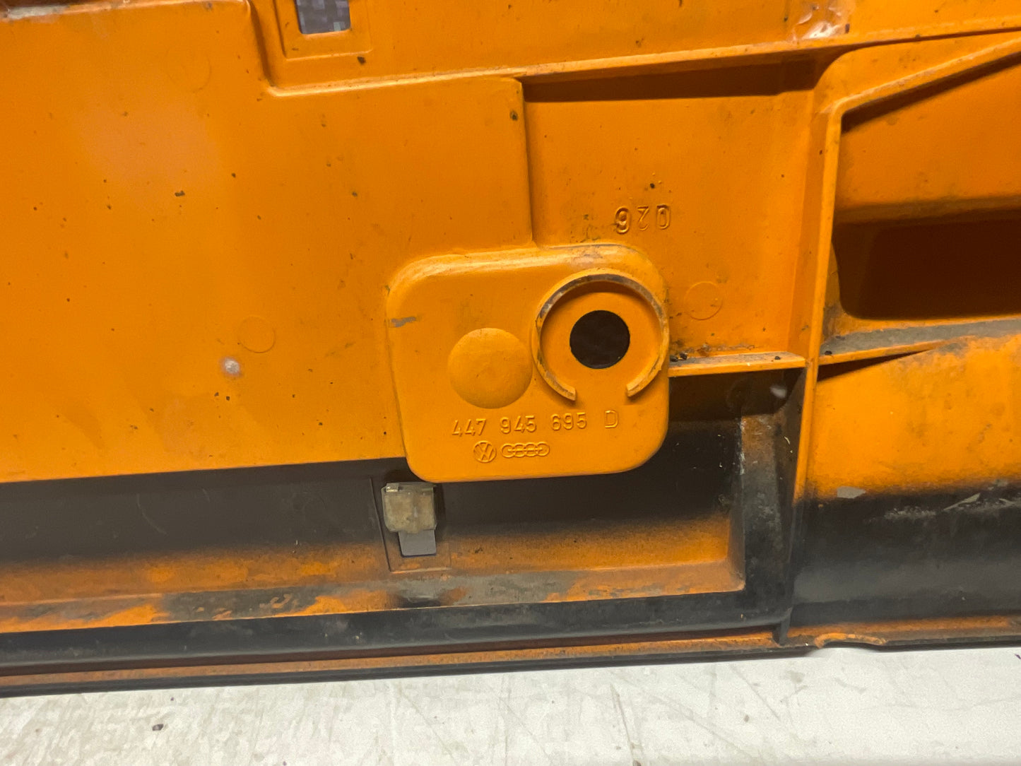 Rear Center Light Panel 447945695D C3