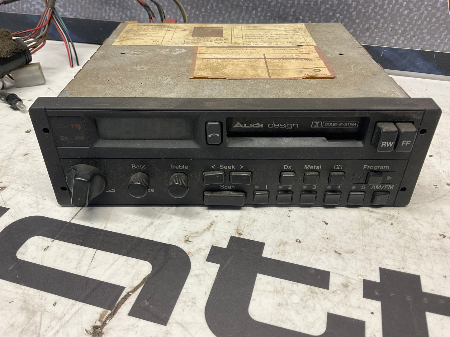 Car Stereo Cassette Radio Receiver 8111035093  B2