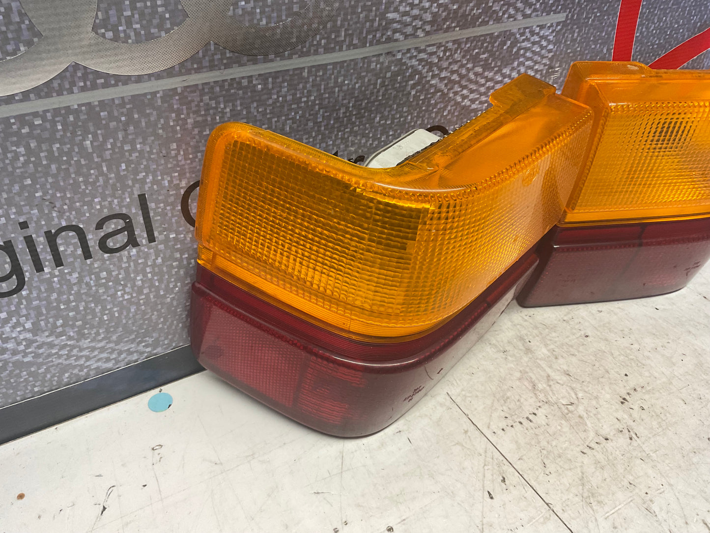 Passenger/Driver Taillight Set 443945217A 443945218A  HELLA C3