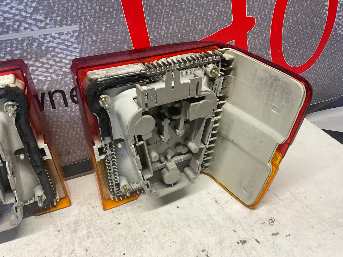 Passenger/Driver Taillight Set 443945217A 443945218A  HELLA C3