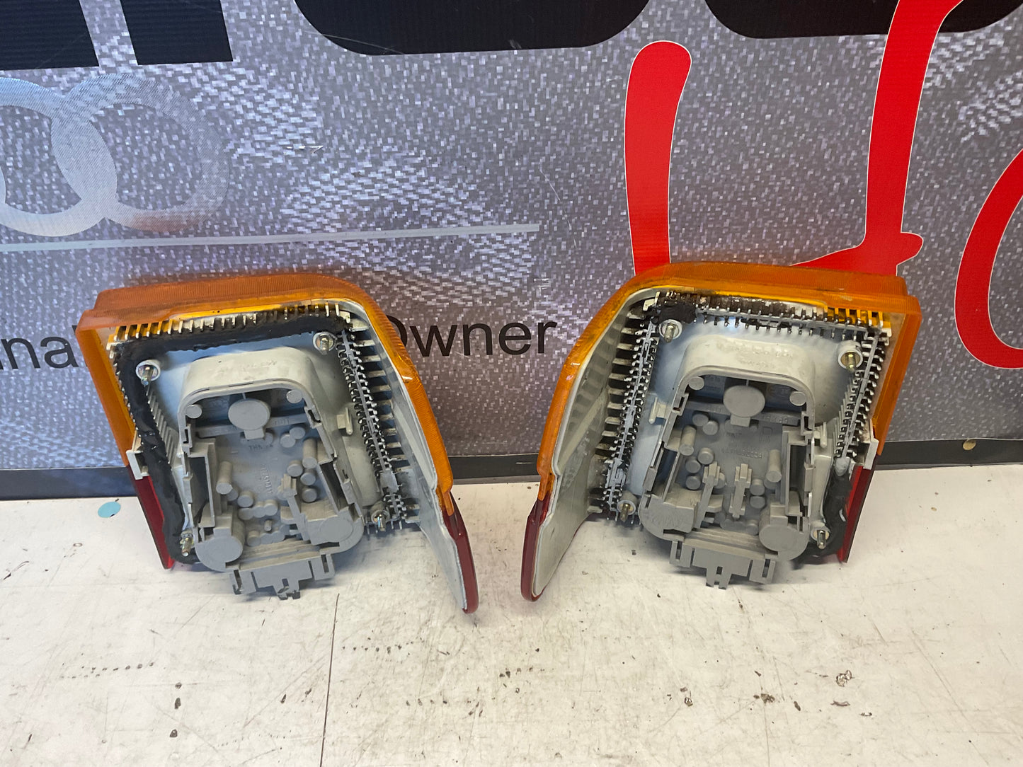Passenger/Driver Taillight Set 443945217A 443945218A  HELLA C3