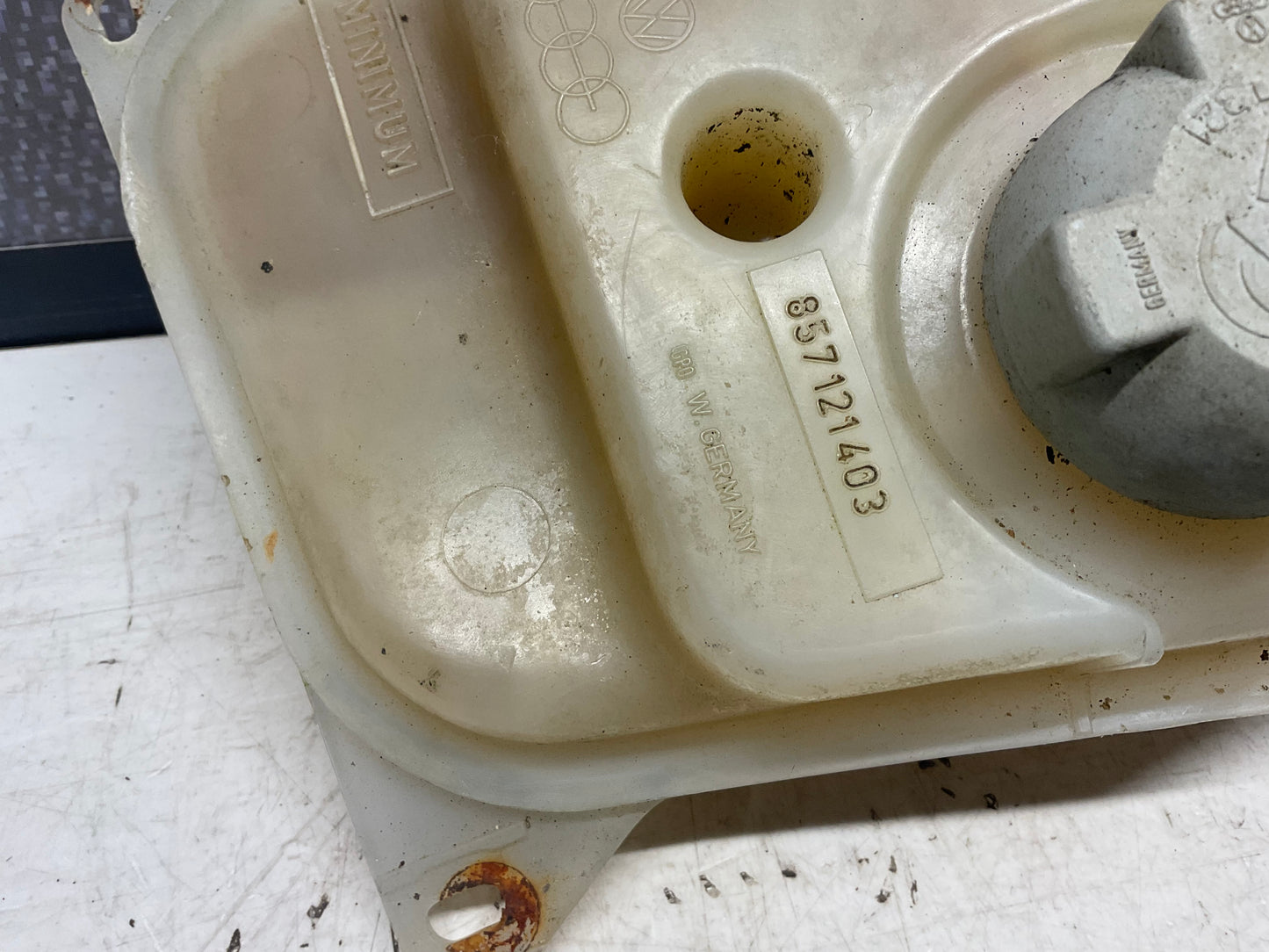 Expansion/ Coolant Tank Reservoir  857121403  B2  URQ