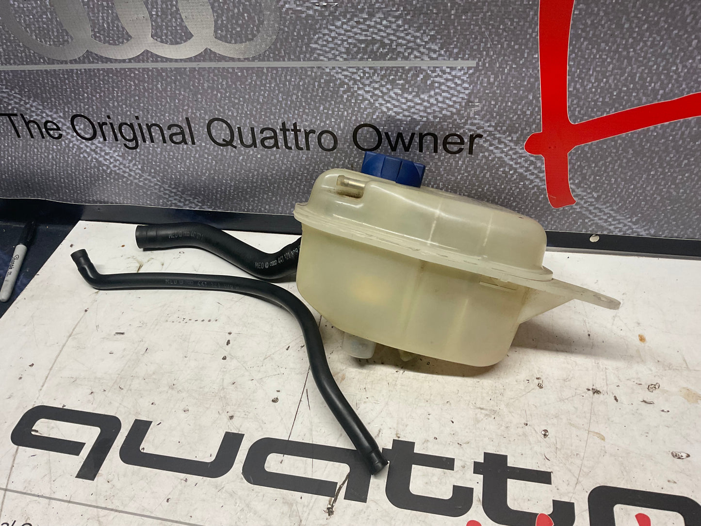 Expansion/ Coolant Tank Reservoir  441121403  D1