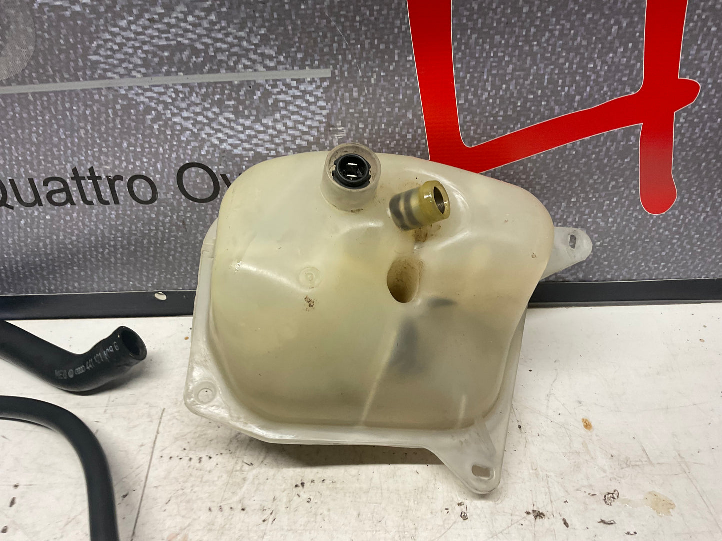 Expansion/ Coolant Tank Reservoir  441121403  D1