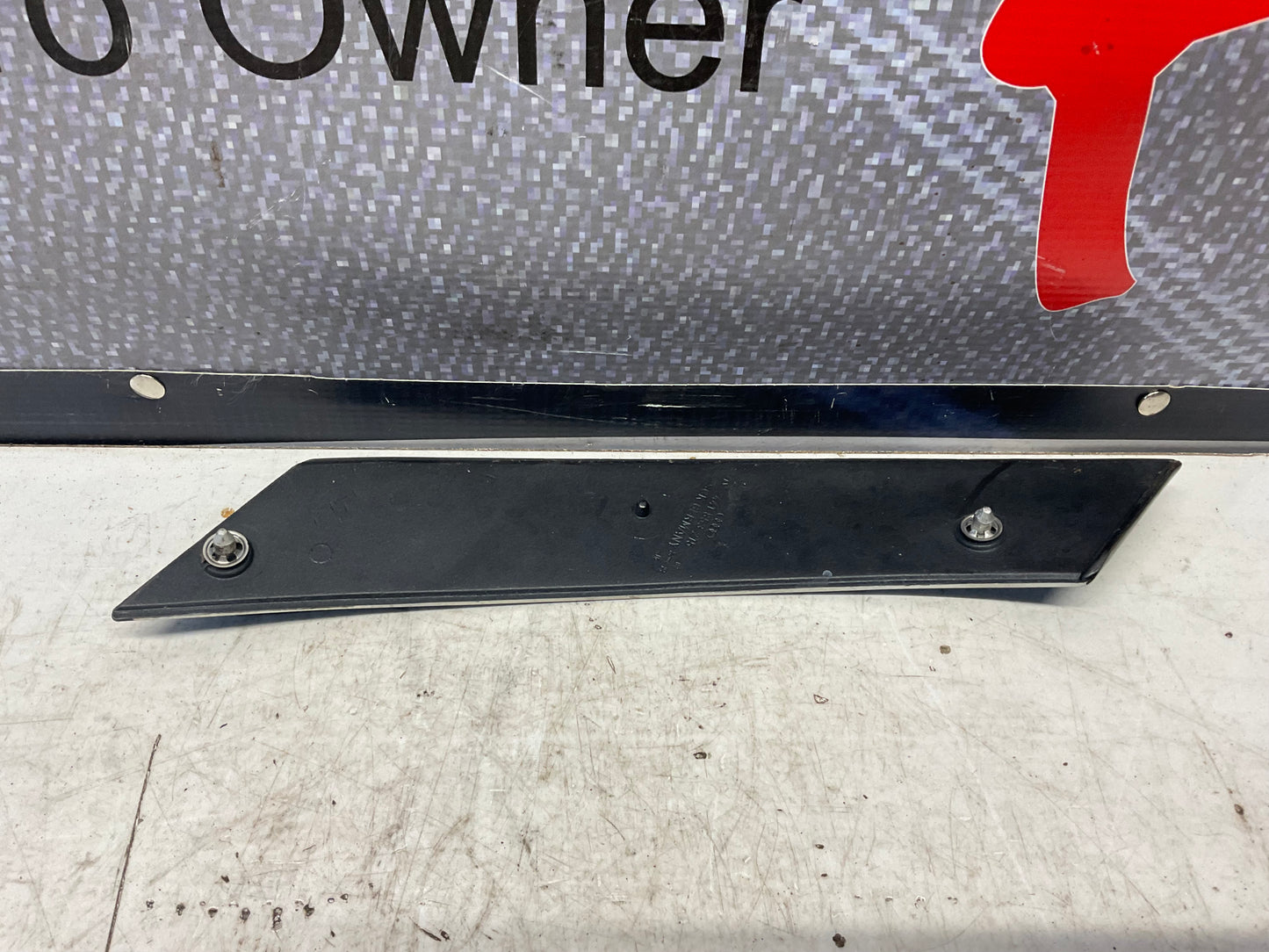 C Pillar Outside Trim Left 441853215  D1