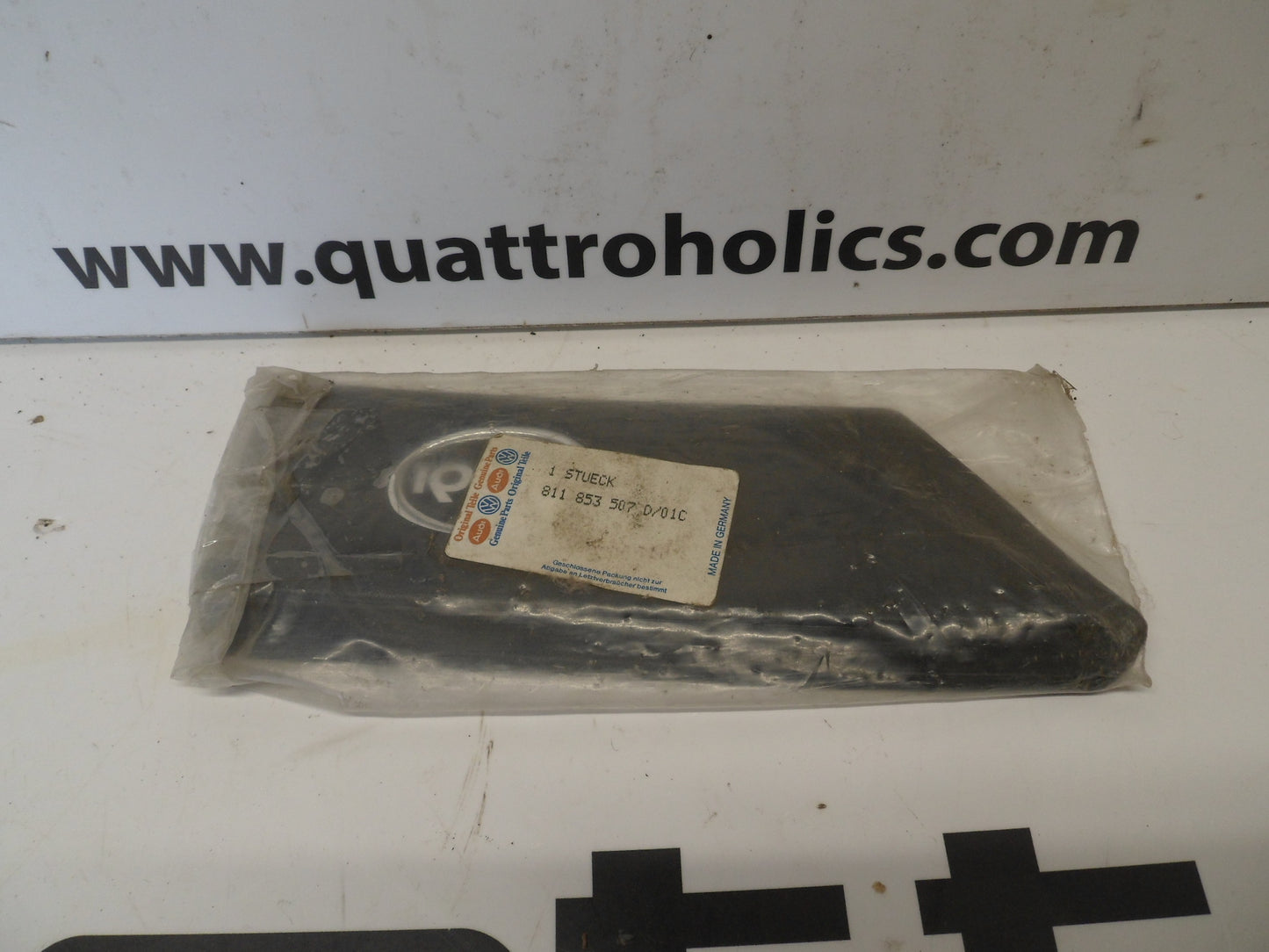 Left Fender Protective Trim 811853507 D/01C NOS