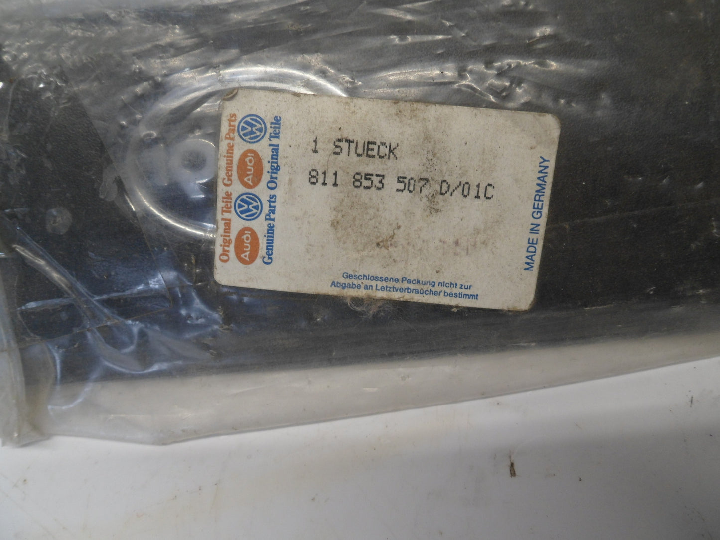 Left Fender Protective Trim 811853507 D/01C NOS