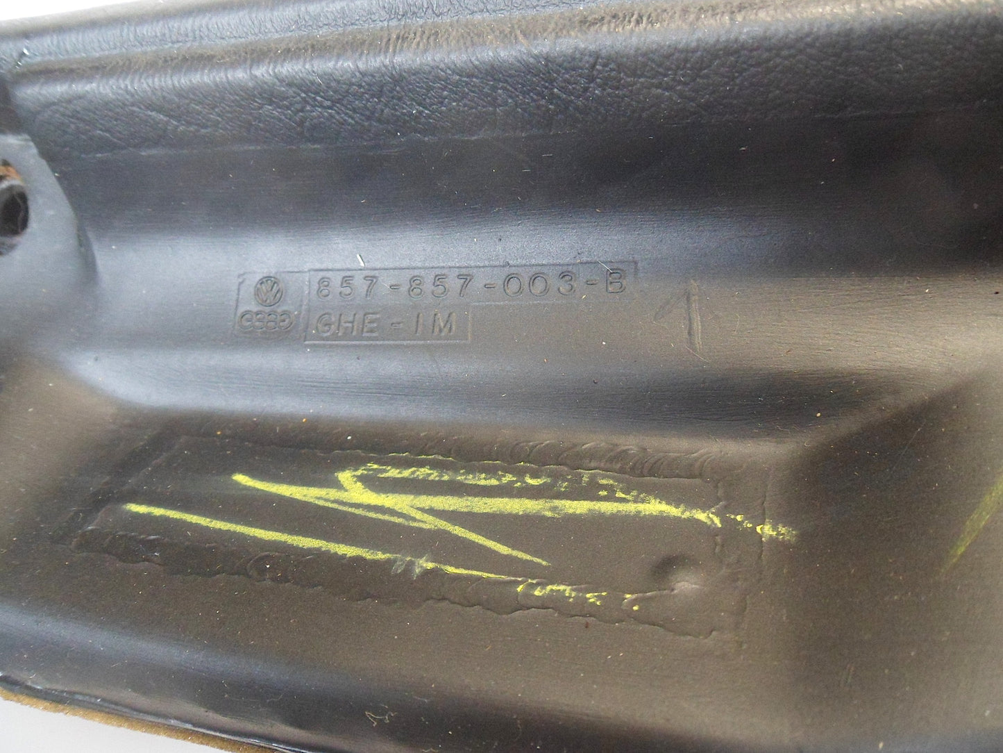 Dash with Vents-Black 857857003B